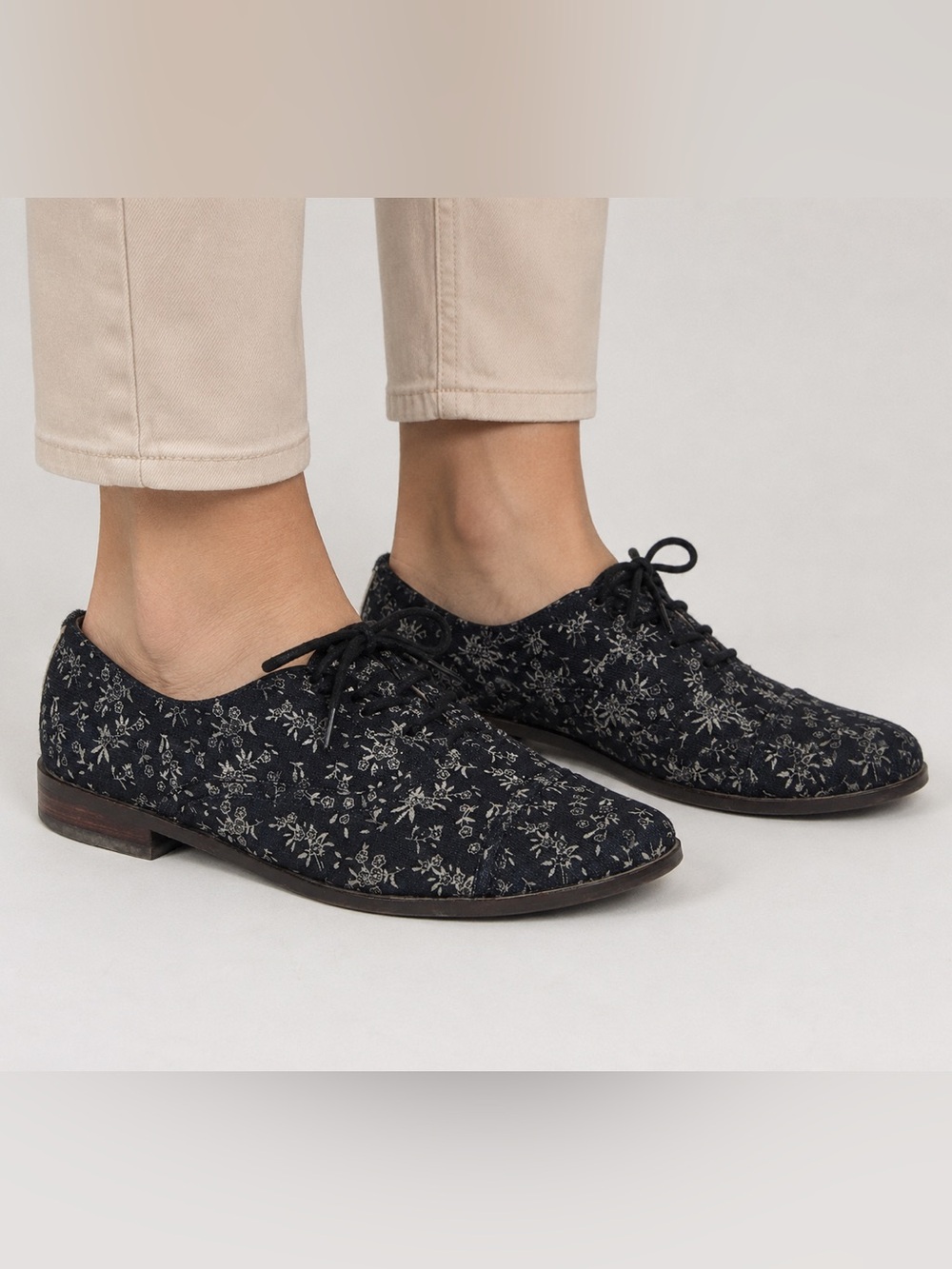 Tom’s Women's Navy Floral Lace-Up Oxford Shoes SZ 8.5